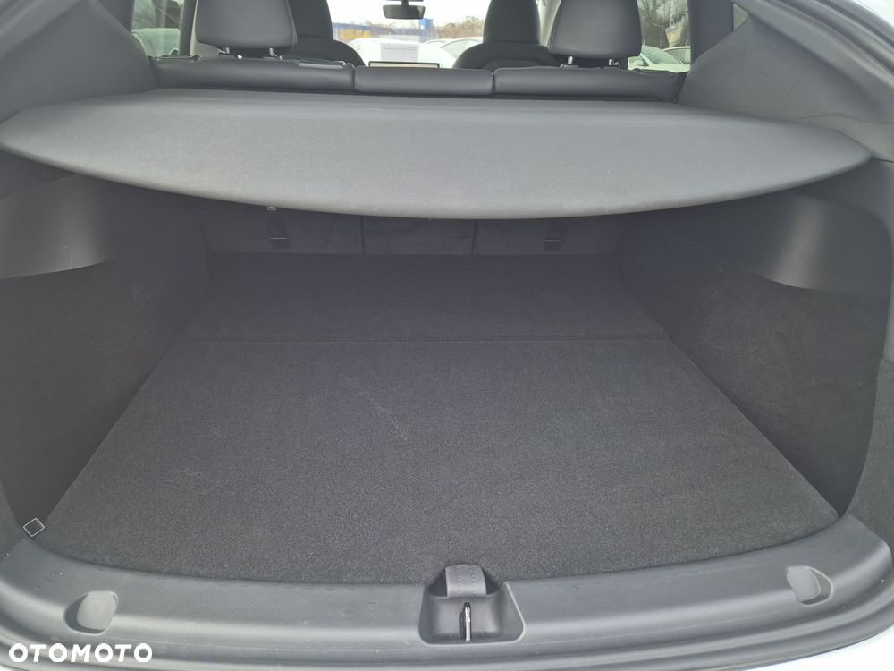 Tesla Y Long Range AWD - 12