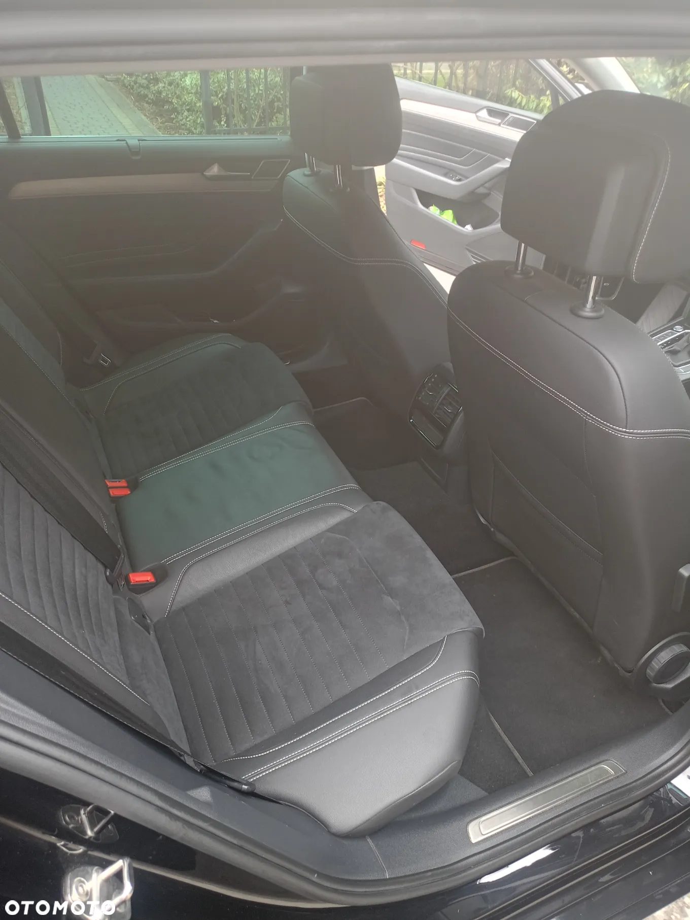Volkswagen Passat 2.0 TDI Elegance DSG - 26