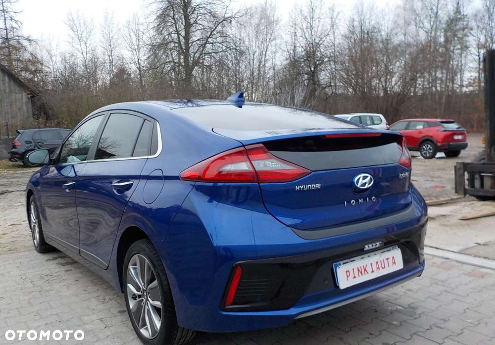 Hyundai IONIQ - 12