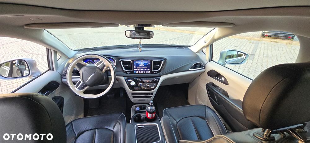 Chrysler Pacifica - 4