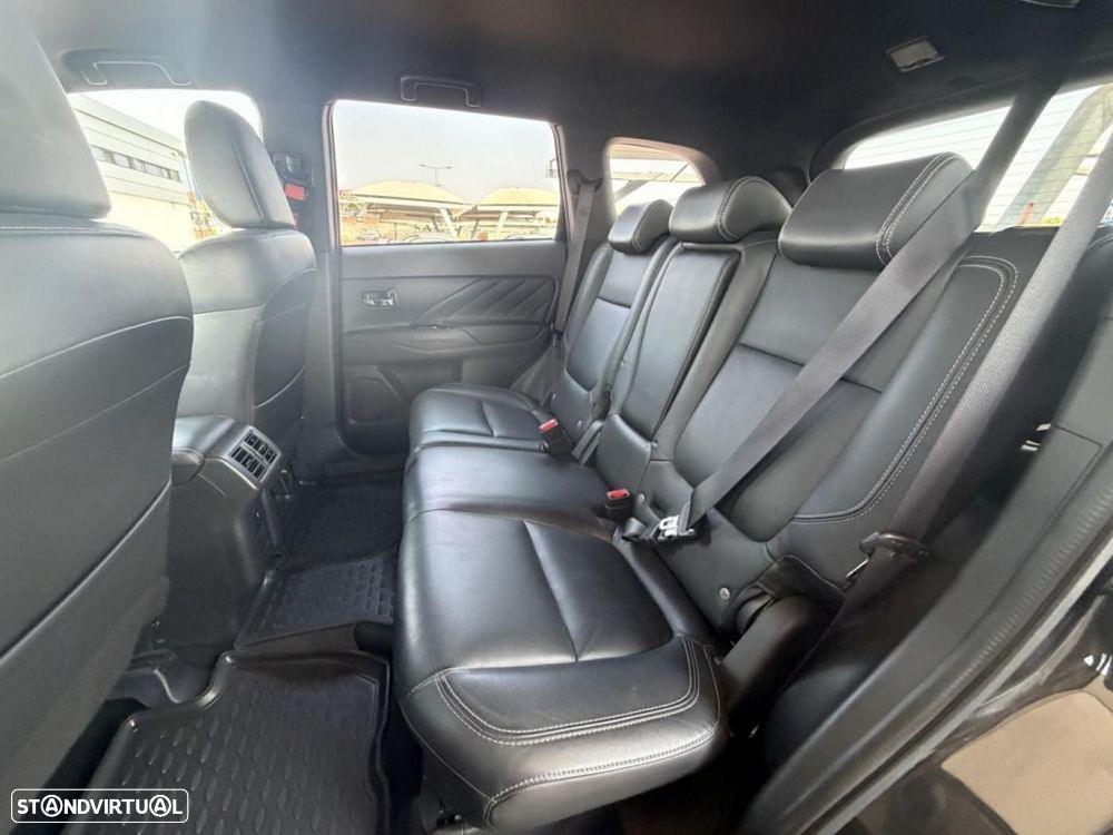 Mitsubishi Outlander 2.0 Instyle Navi - 25