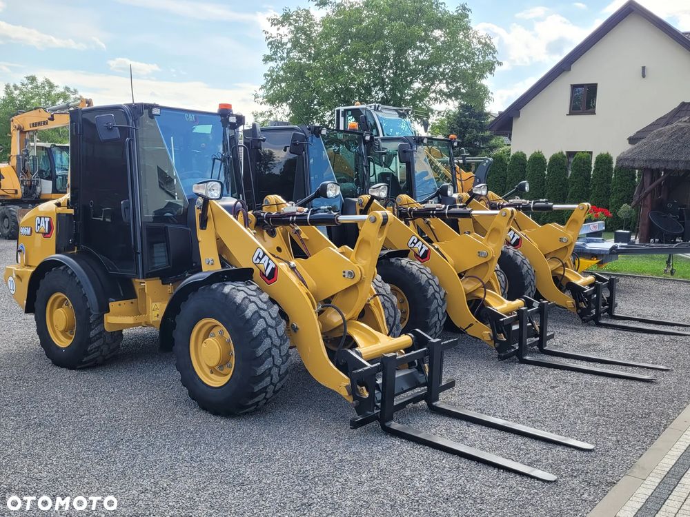 Caterpillar 906M / nowy model 2022r. / łyżka otwierana + widły / SUPER STAN - 16
