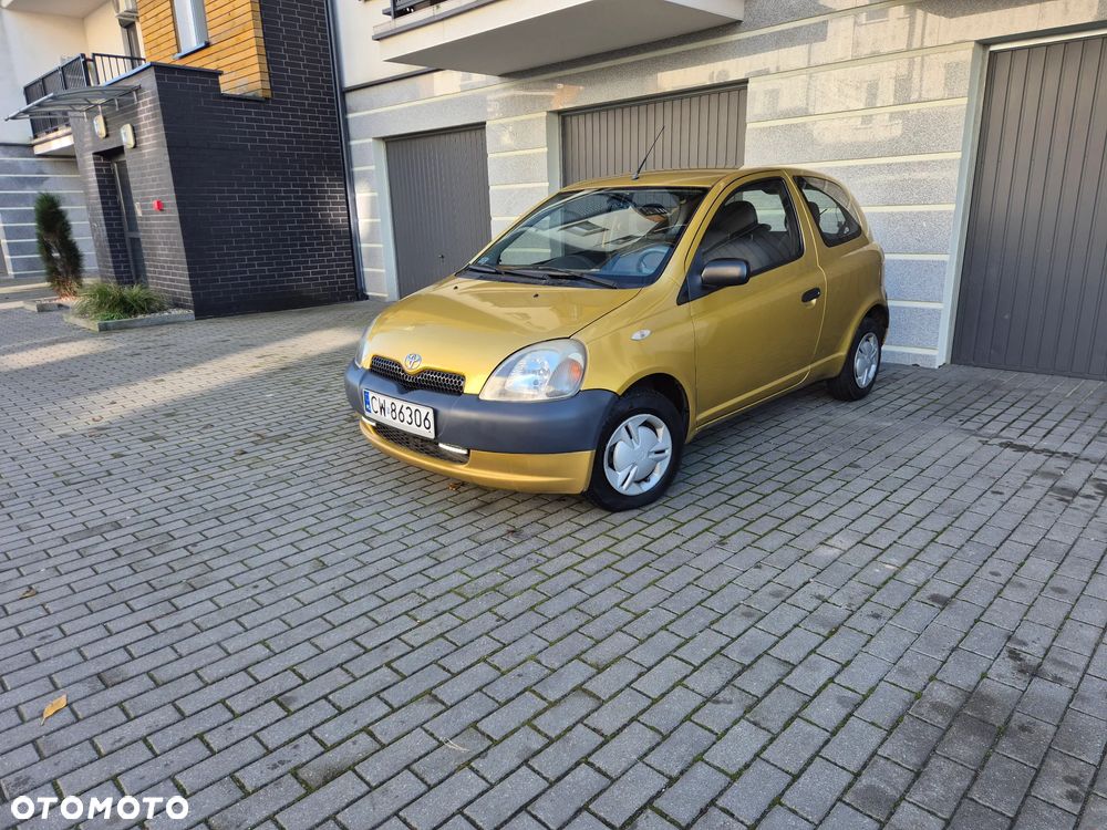 Toyota Yaris 1.0 Base - 1