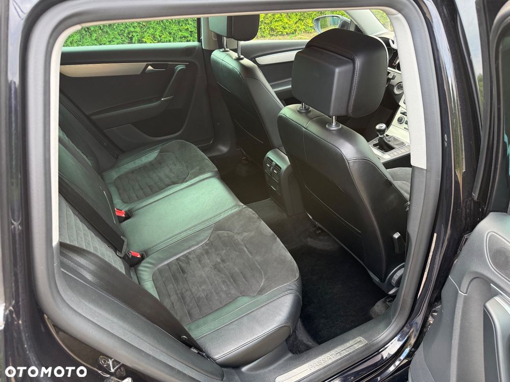 Volkswagen Passat 2.0 TDI DPF Highline - 14