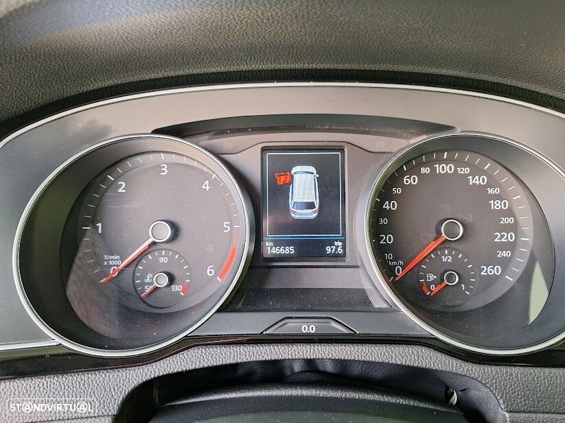 VW Passat Variant 2.0 TDI Business DSG - 14