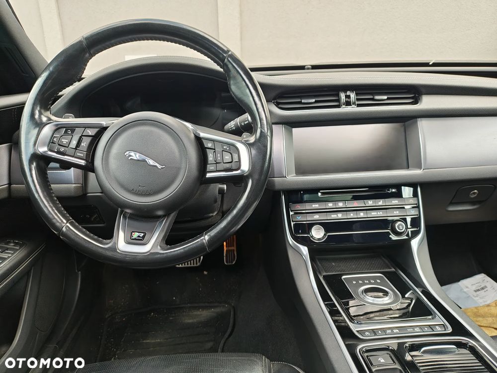 Jaguar XF 20d AWD R-Sport - 15