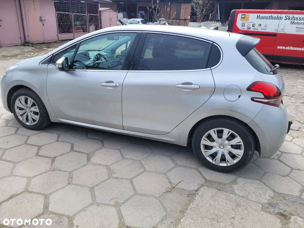 Peugeot 208 - 15