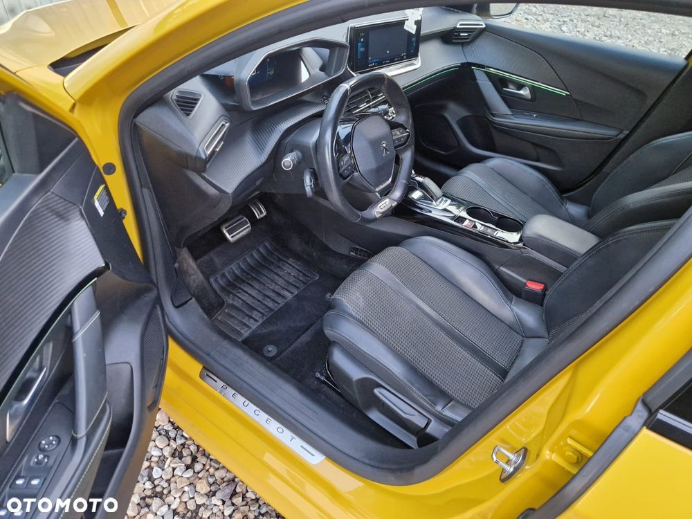 Peugeot 208 - 10