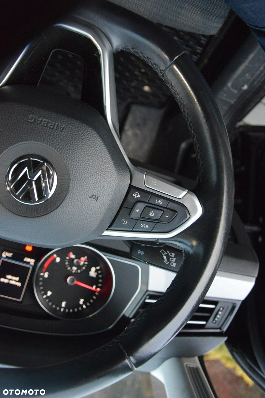 Volkswagen Passat - 19