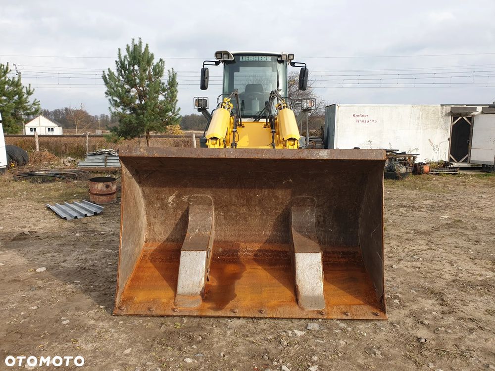 Liebherr L524 - 2