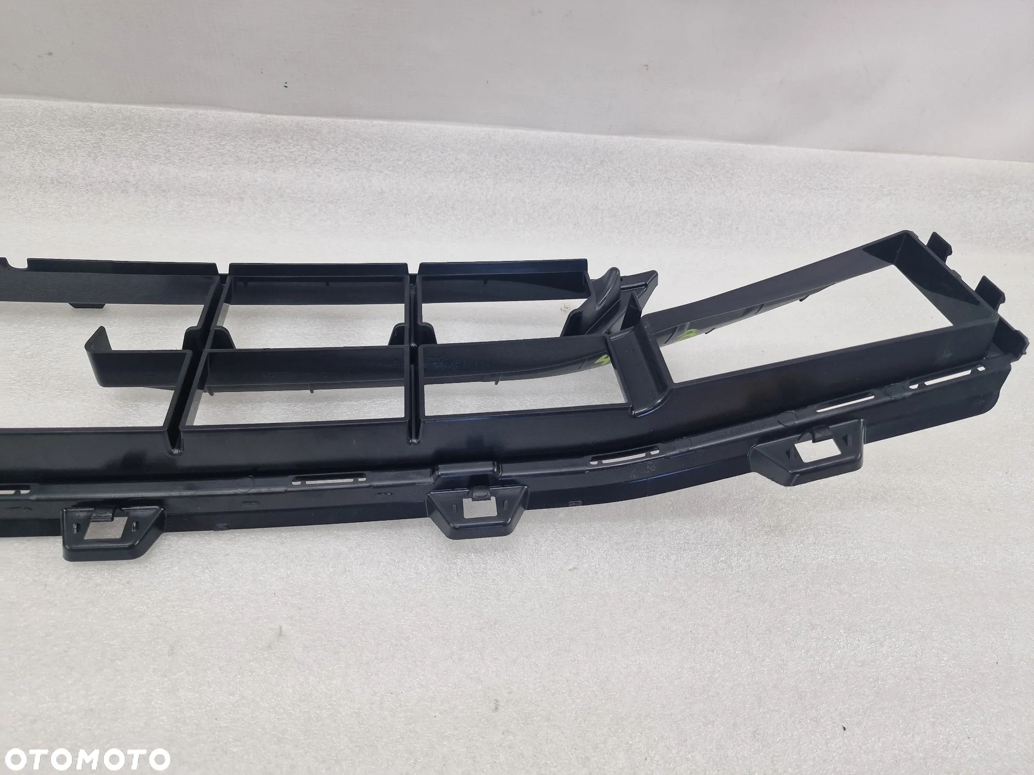BMW 1 F40 SPORT 19- KRATKA ŚRODKOWA ZDERZAKA PRZEDNIEGO PRZÓD , NR 511117462937 / 17462937 / 211636 / 51117462936 / 7462936 ,  NR AUKCJI KR412 - 26