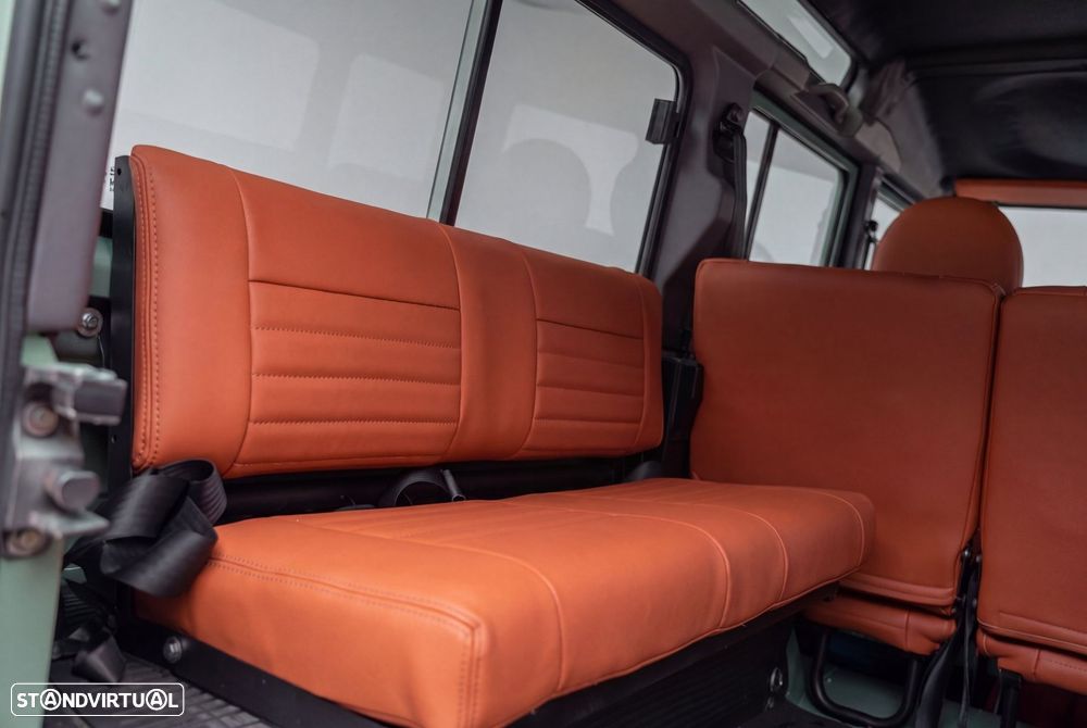 Land Rover Defender - 39