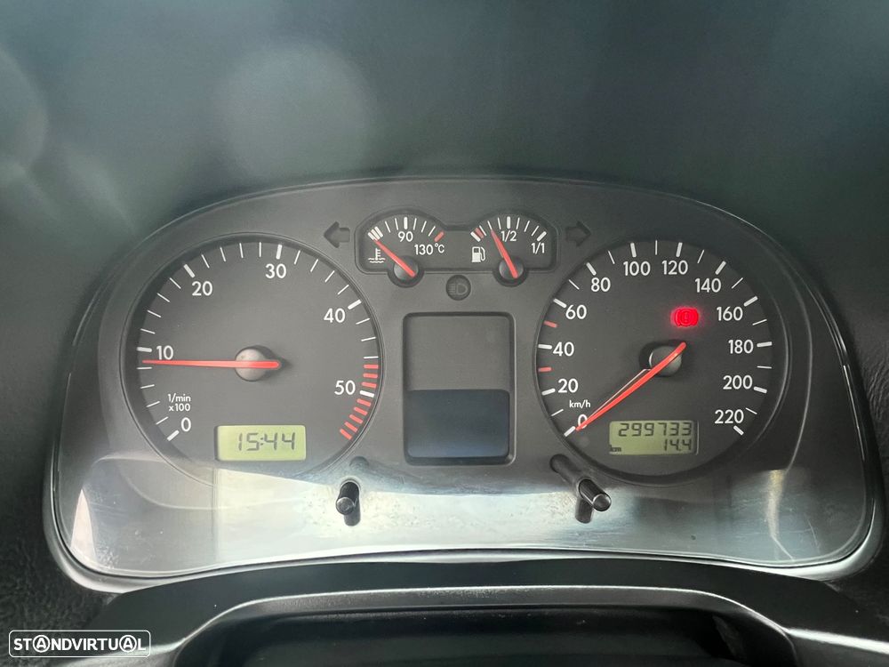 VW Golf 1.9 TDi 25 Anos - 10