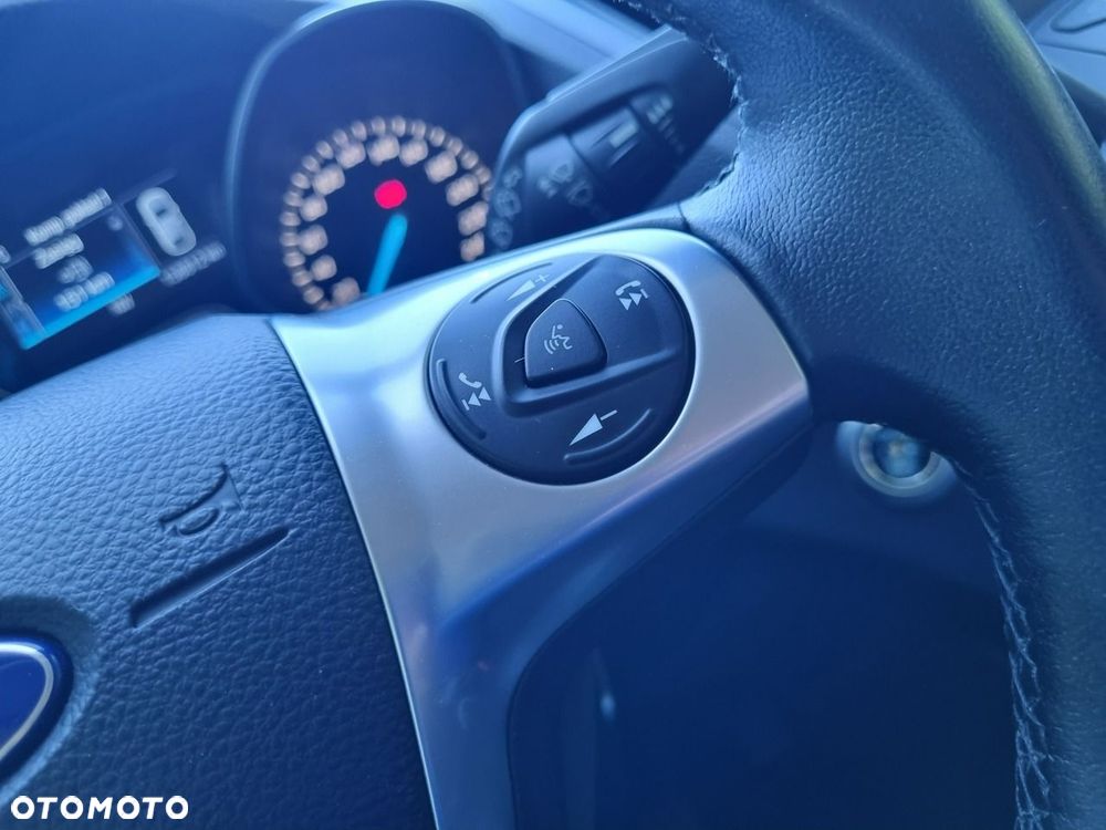 Ford Kuga 1.5 EcoBoost 2x4 Titanium - 17