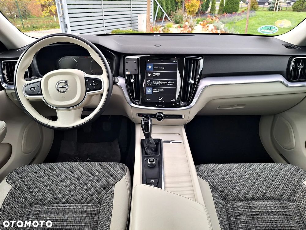 Volvo V60 D3 Momentum Core - 27