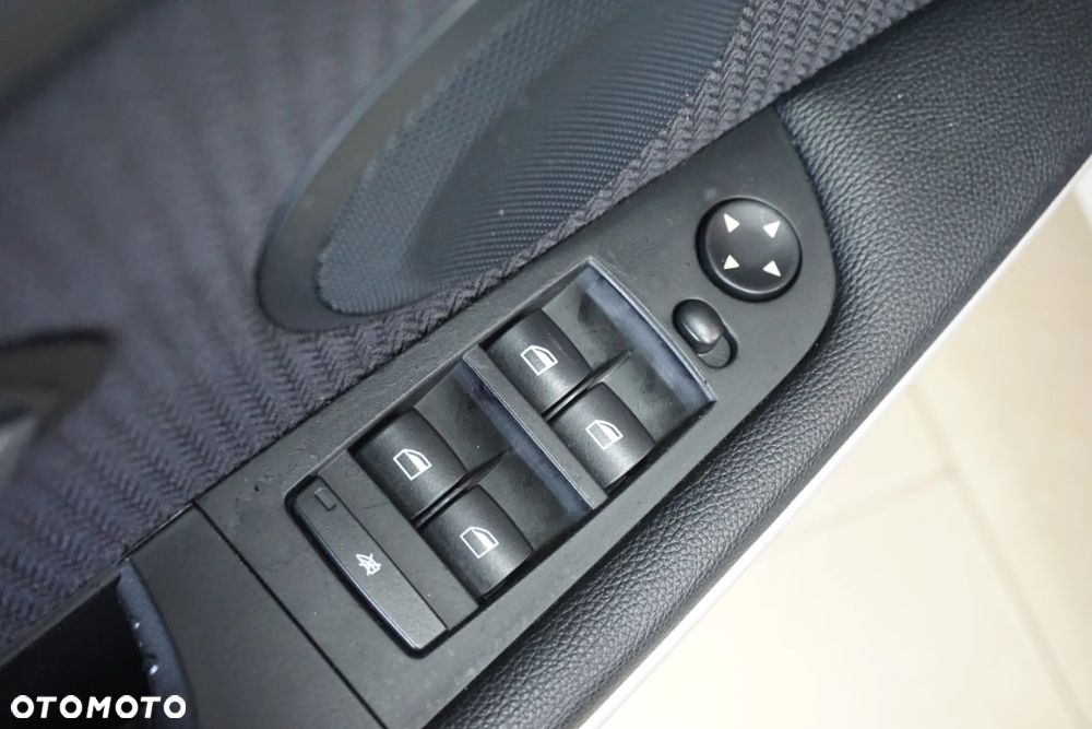 BMW Seria 3 318d - 29