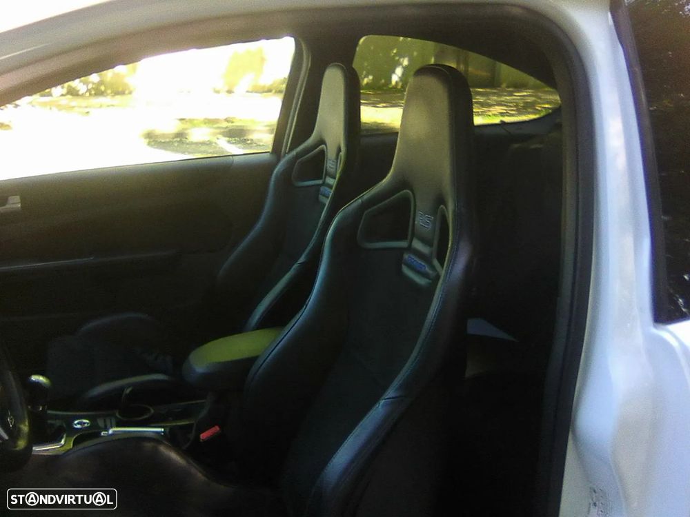 Ford Focus 2.5 T RS - 28