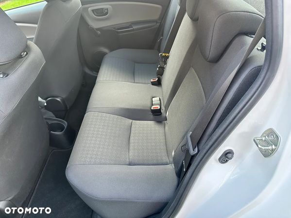 Toyota Yaris - 10