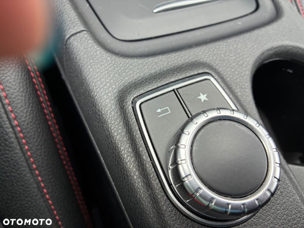 Mercedes-Benz CLA 250 4Matic 7G-DCT Sport - 16