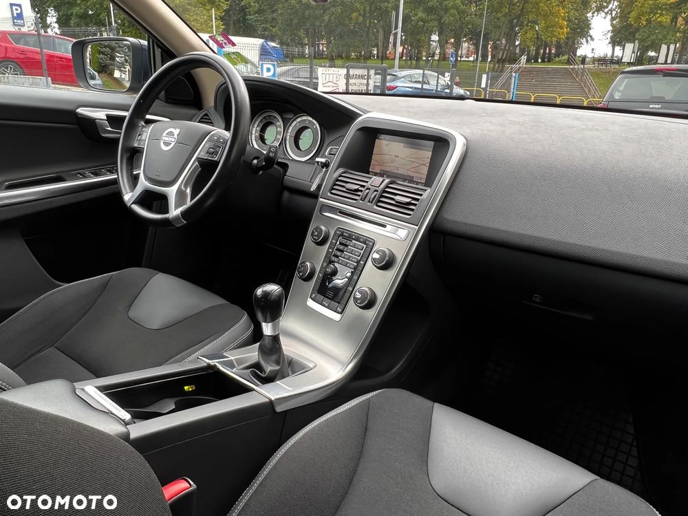 Volvo XC 60 DRIVe Momentum - 4