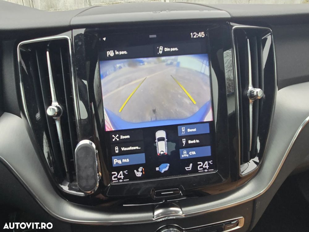 Volvo XC 60 T8 Twin Engine AWD Geartronic Momentum - 23