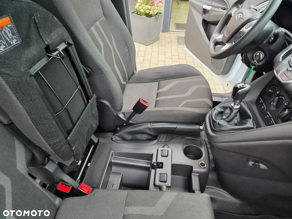 Ford Transit Connect - 18