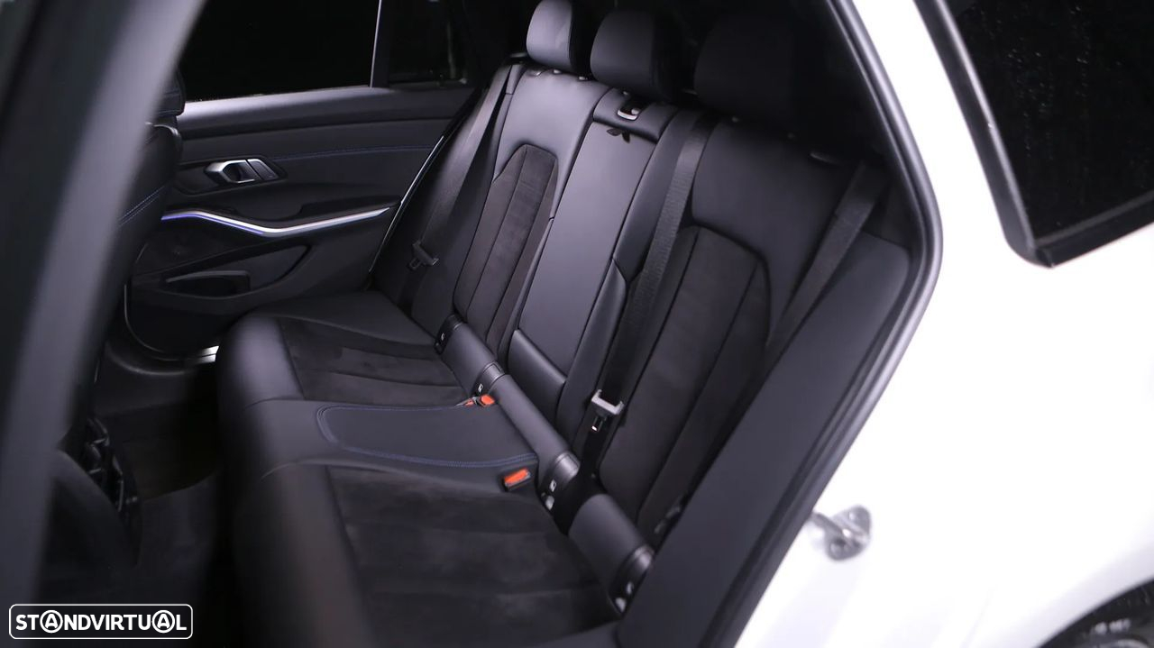 BMW 320 d Touring xDrive Pack M Auto - 22