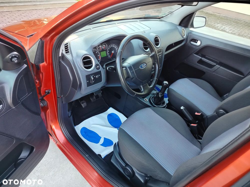 Ford Fusion 1.4 Ambiente - 23