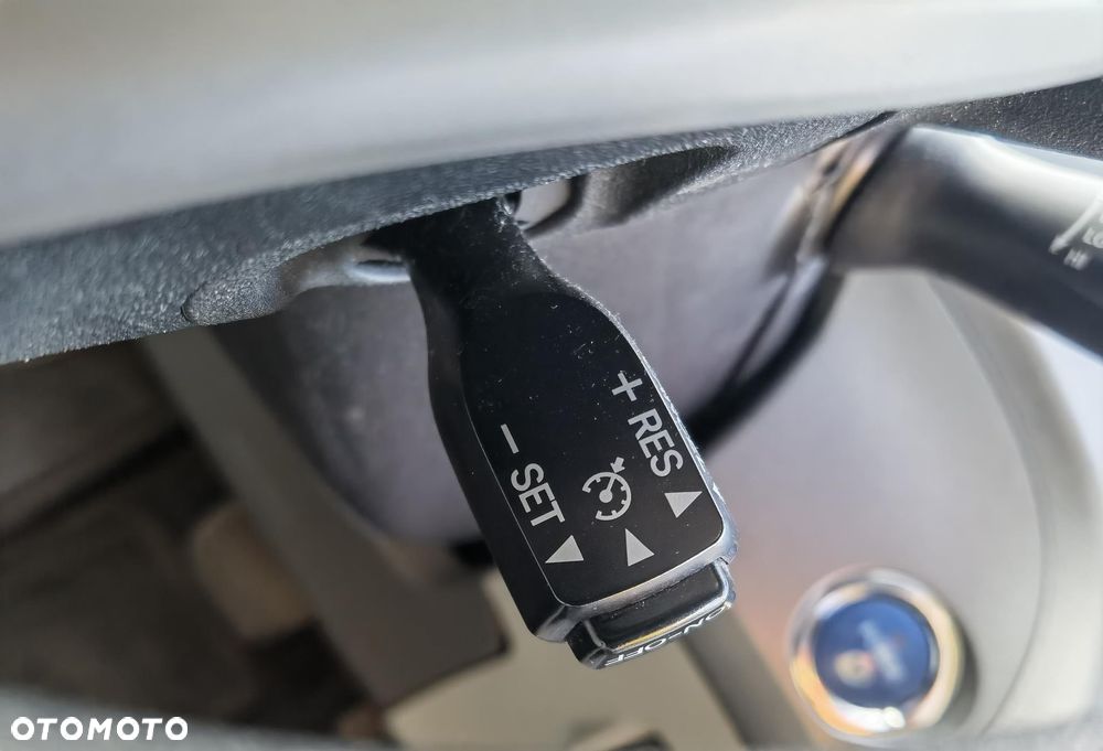 Toyota Prius (Hybrid) Comfort - 10