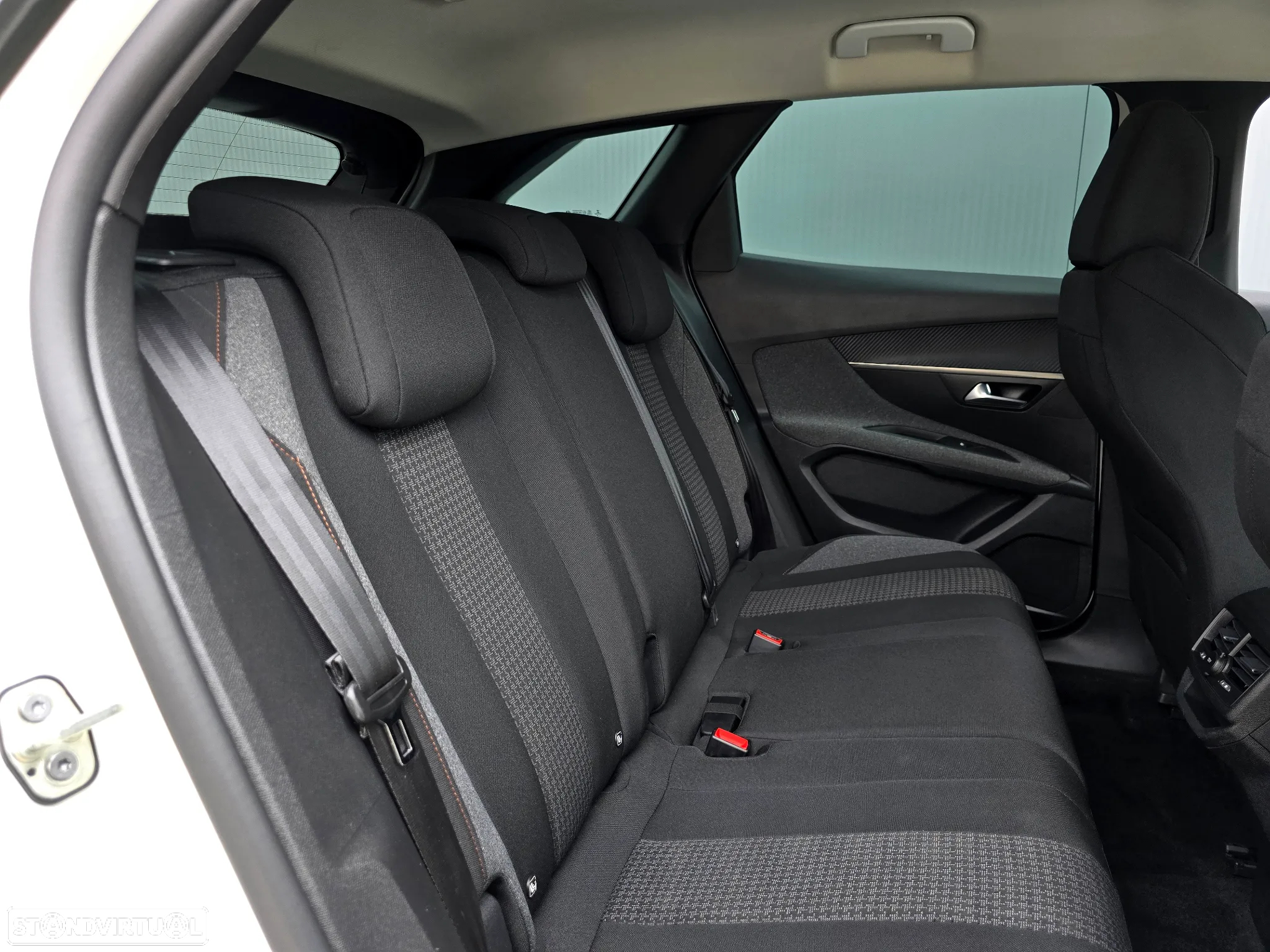 Peugeot 3008 PureTech 130 Stop & Start GPF EAT8 Allure Pack - 31