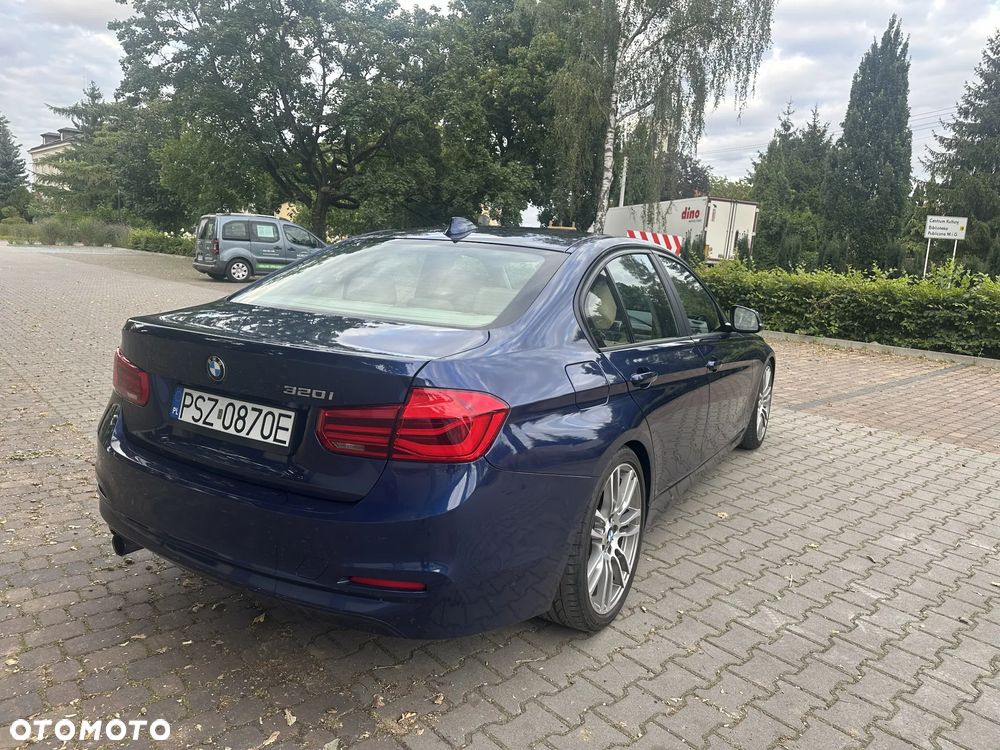 BMW Seria 3 320i - 5