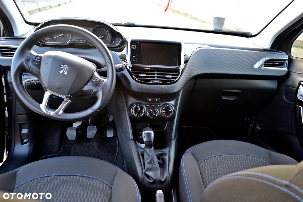 Peugeot 208 - 13