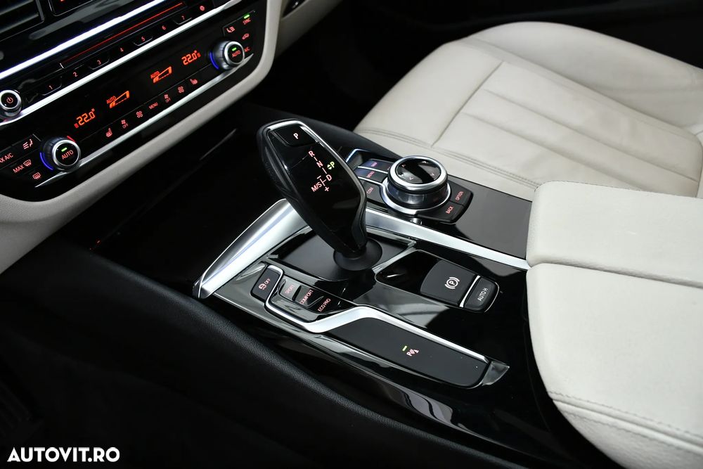 BMW Seria 5 520d Aut. - 17