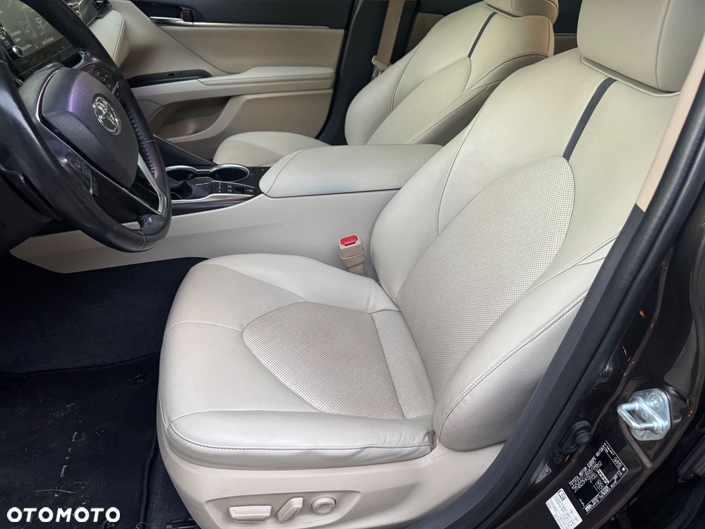 Toyota Camry 2.5 Hybrid Executive CVT - 13