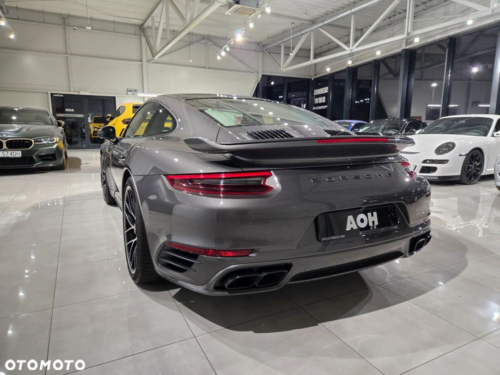 Porsche 911 Turbo S - 8