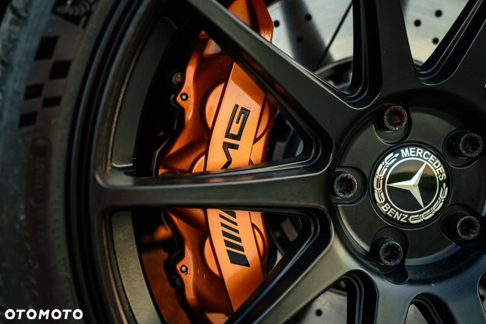 Mercedes-Benz Klasa C 63 AMG - 19