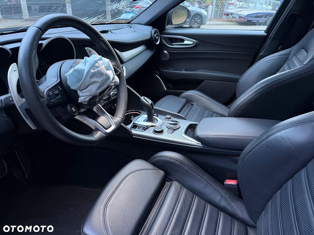 Alfa Romeo Giulia - 10