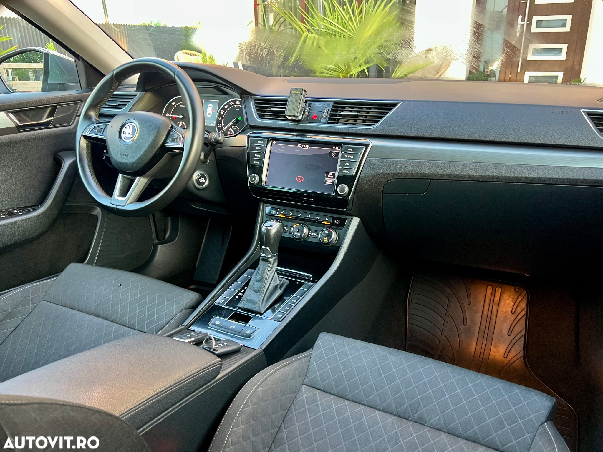 Skoda Superb Combi 1.6 TDI DSG Ambition - 32