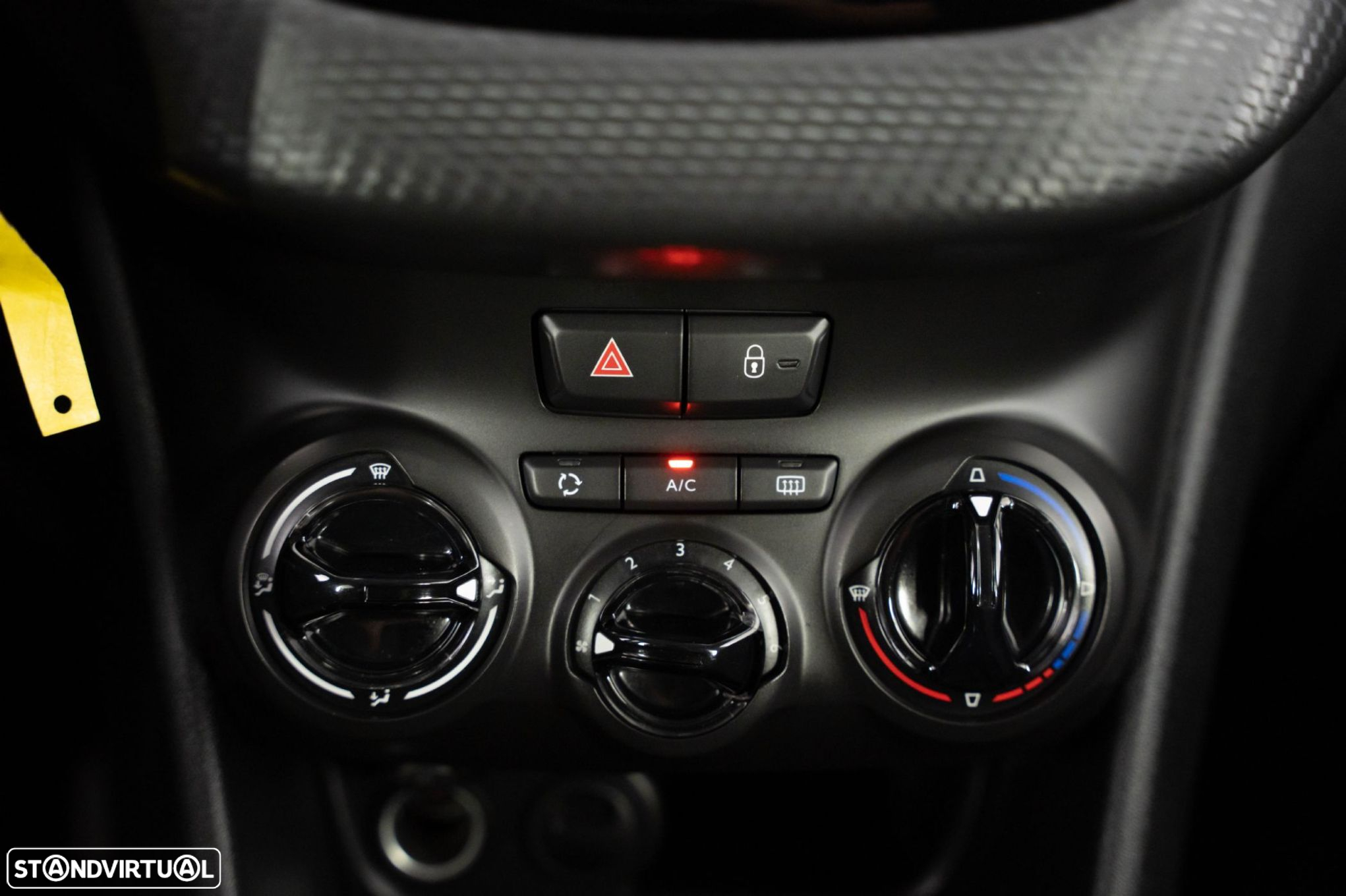 Peugeot 208 1.2 PureTech Signature - 21