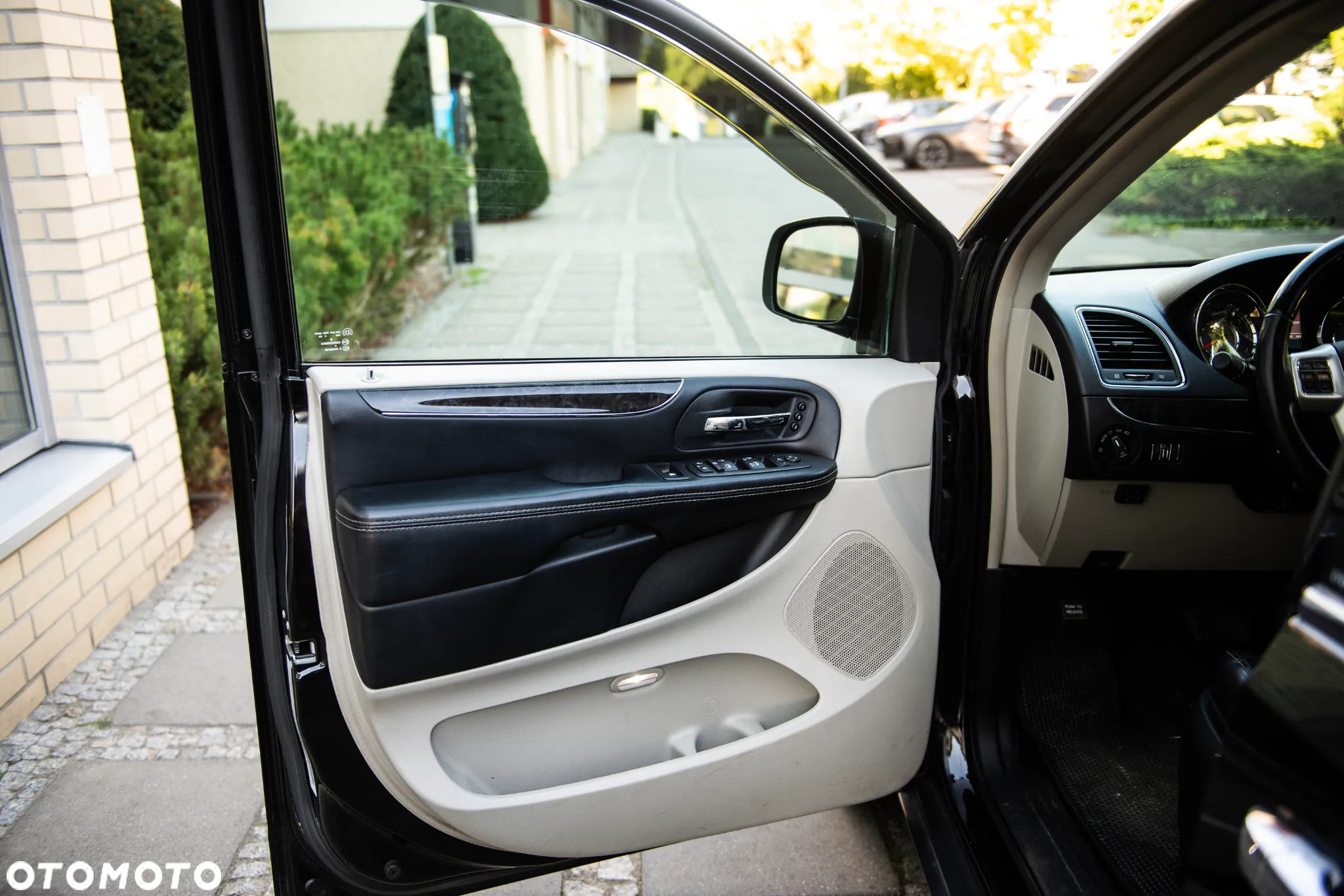 Chrysler Town & Country 3.6 Limited - 15