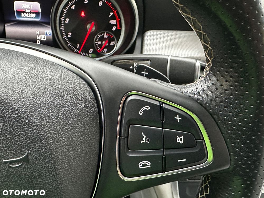 Mercedes-Benz GLA 180 7G-DCT - 23