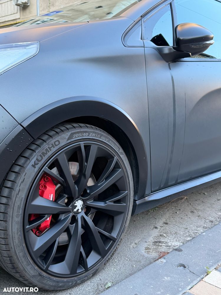 Peugeot 208 GTI 1.6 L THP - 12