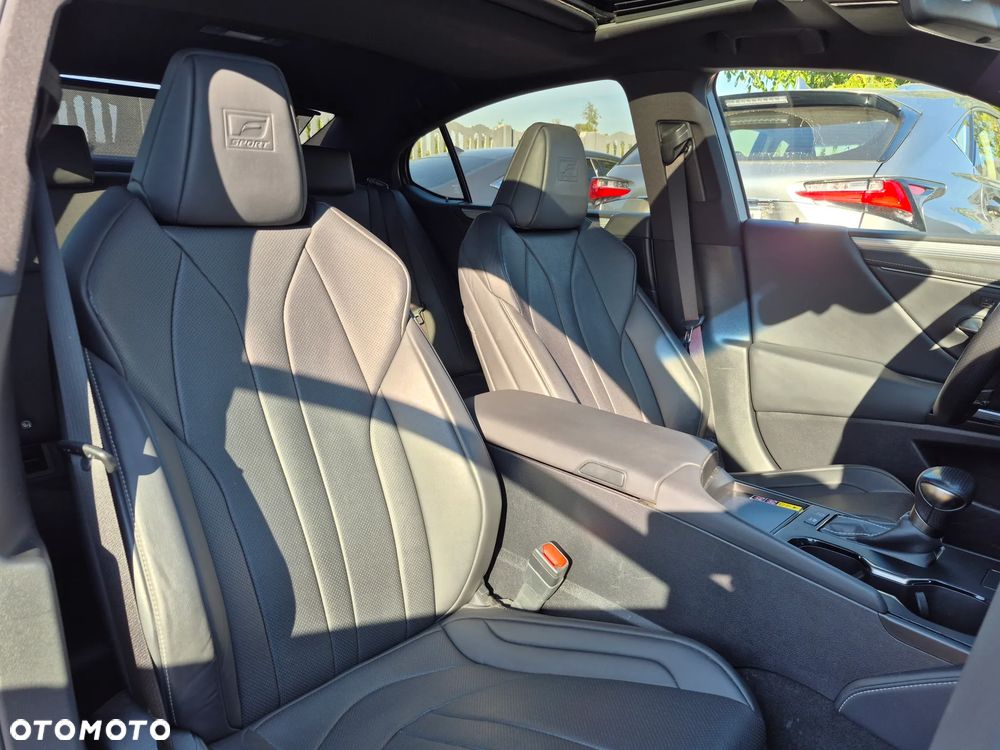 Lexus ES 300h F Sport Edition - 18