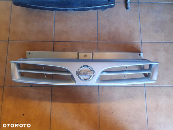GRILL ATRAPA NISSAN PRIMASTAR 01-06 ROK SREBRNA