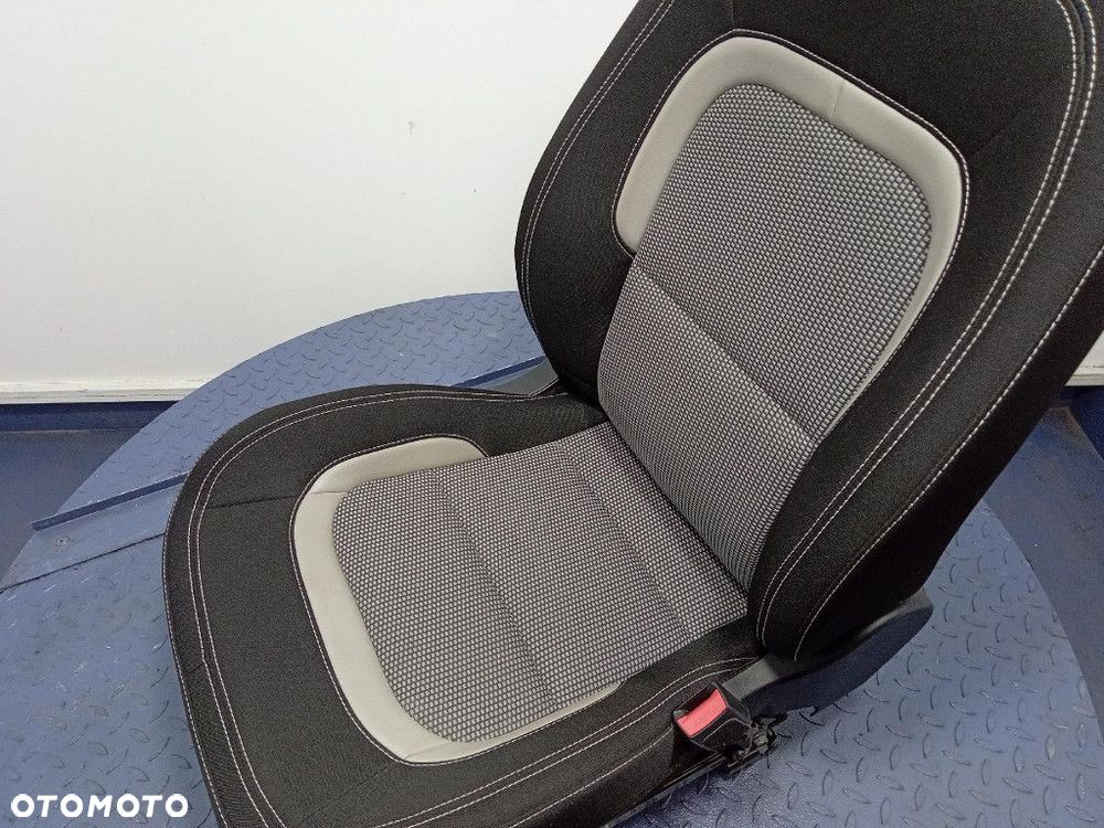 KIA CEED II 12- FOTEL PASAŻERA PRZÓD PRAWY - 6