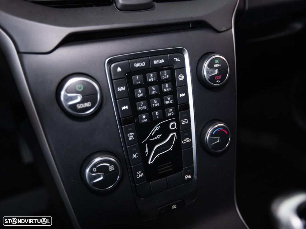 Volvo V40 Cross Country - 17