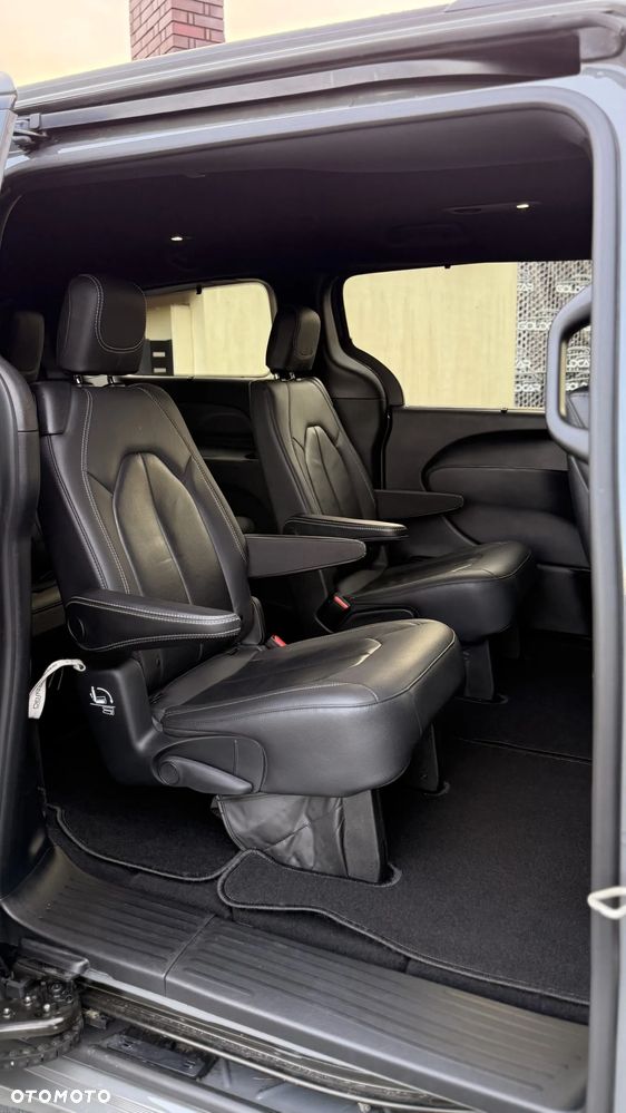 Chrysler Pacifica - 22