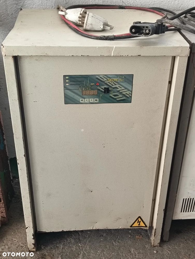 Prostownik ładowarka do akumulatorów wózków widłowych elektrycznych A.T.I.B. SERIE 5 80V/100A - 1