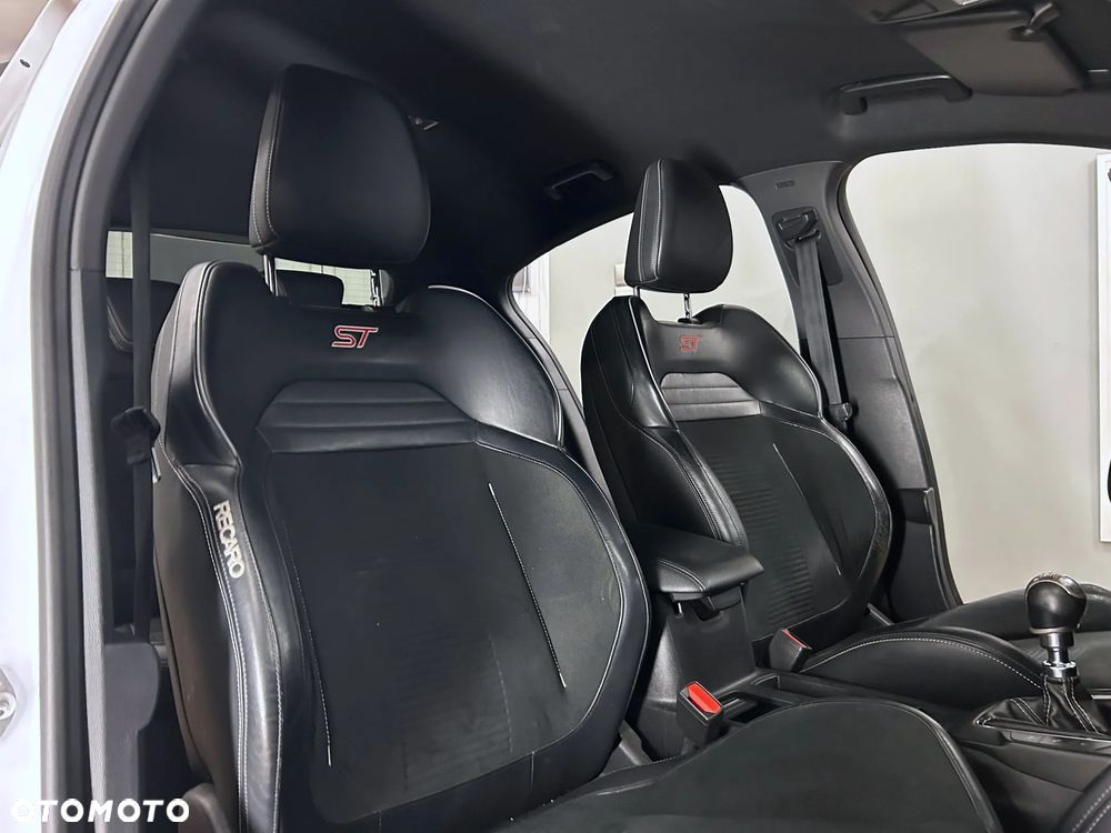 Ford Focus 2.3 EcoBoost ST Edition - 34