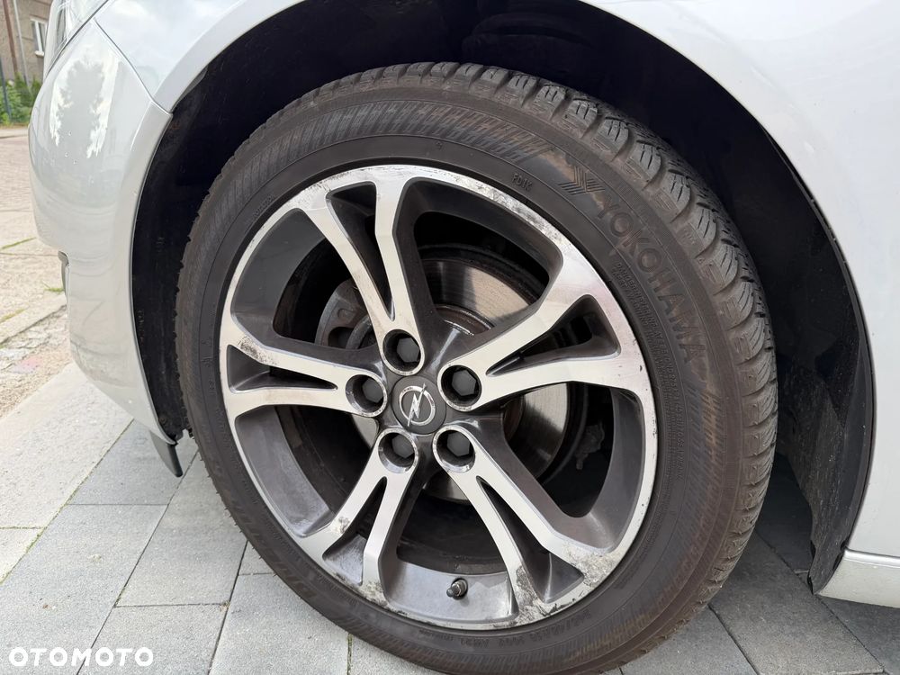 Opel Insignia 1.4 T Cosmo S&S - 12